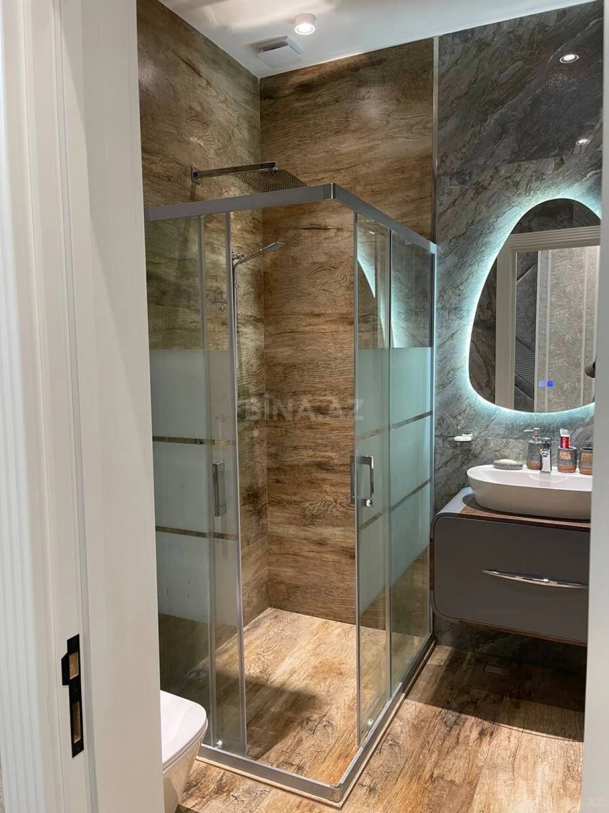 Satılır 6 otaqlı həyət evi 430 m²