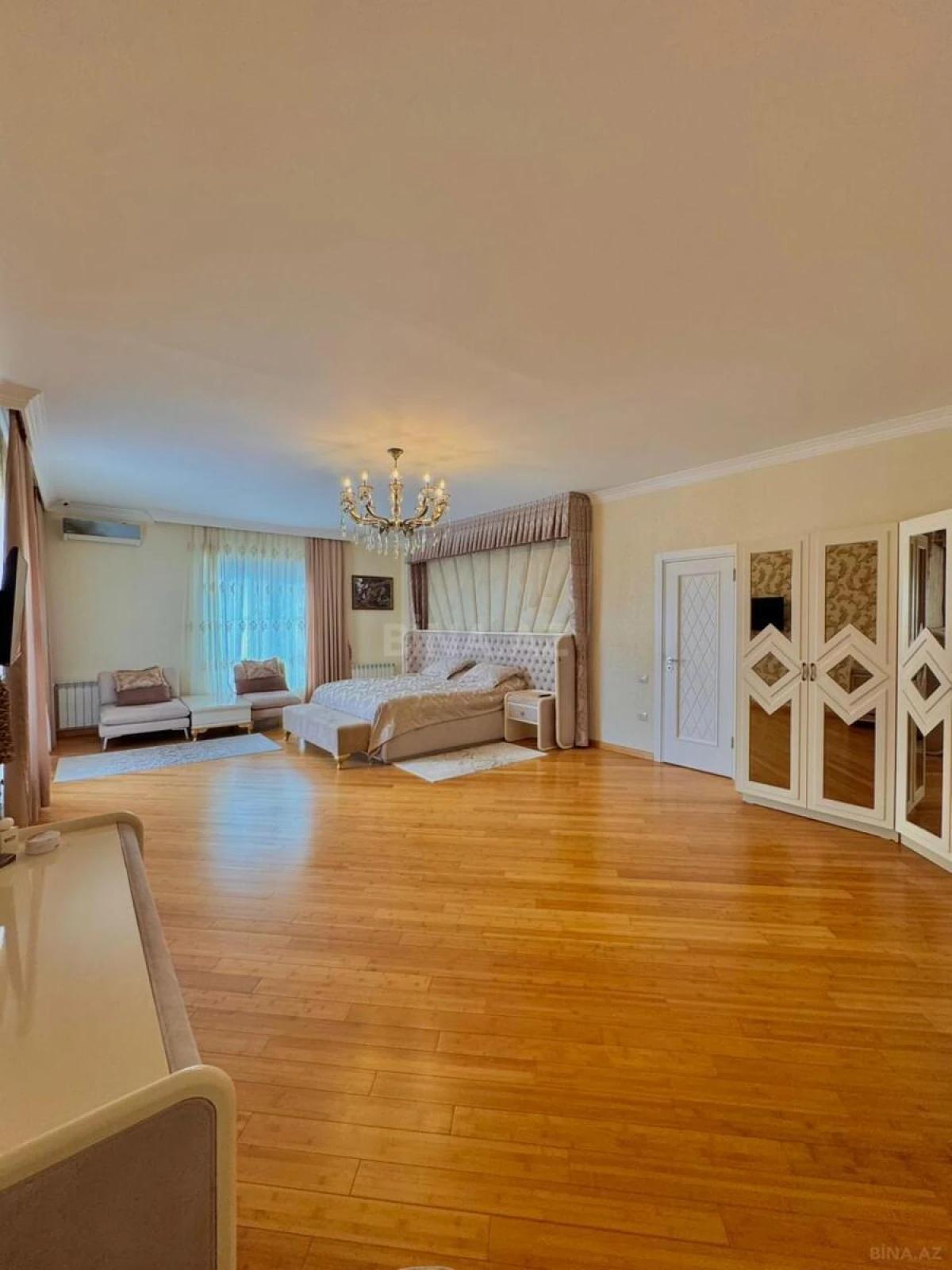 Satılır 6 otaqlı həyət evi 500 m²