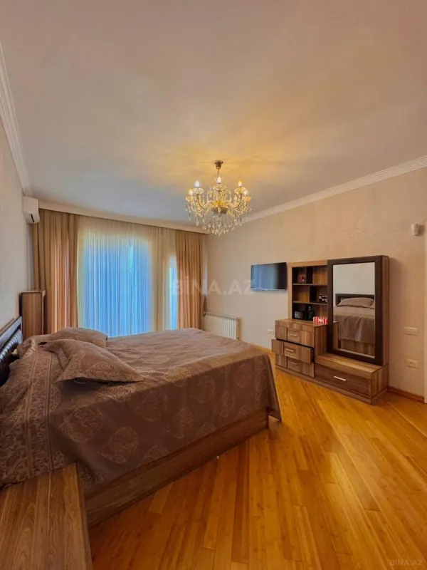 Satılır 6 otaqlı həyət evi 500 m²