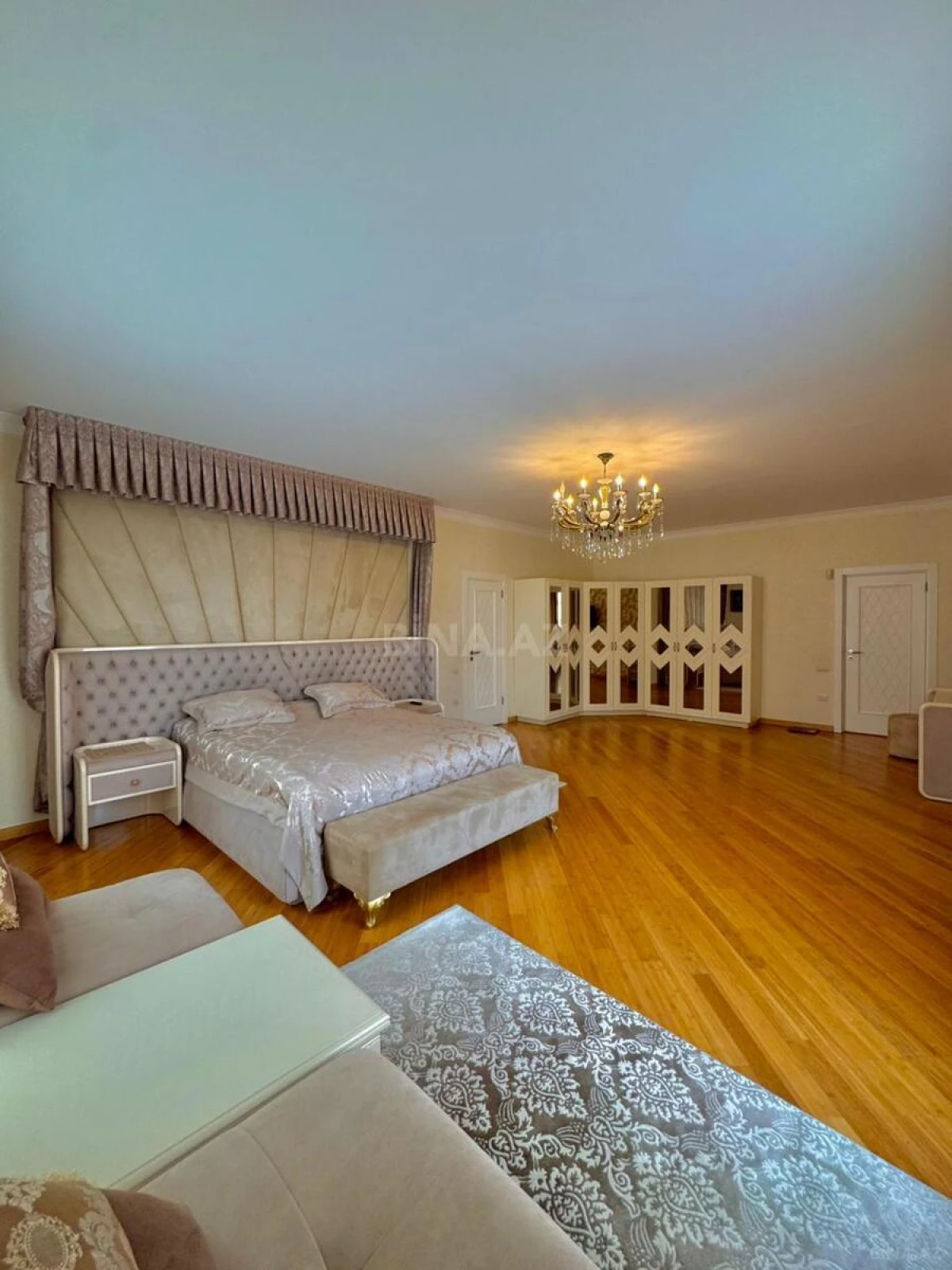 Satılır 6 otaqlı həyət evi 500 m²