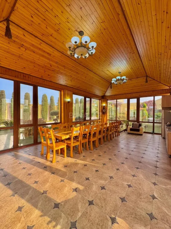 Satılır 6 otaqlı həyət evi 500 m²