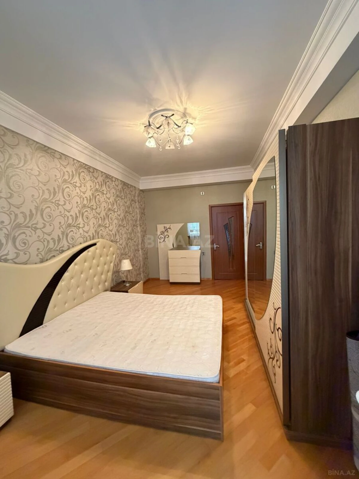 Kirayə verilir 2 otaqlı mənzil 106 m²