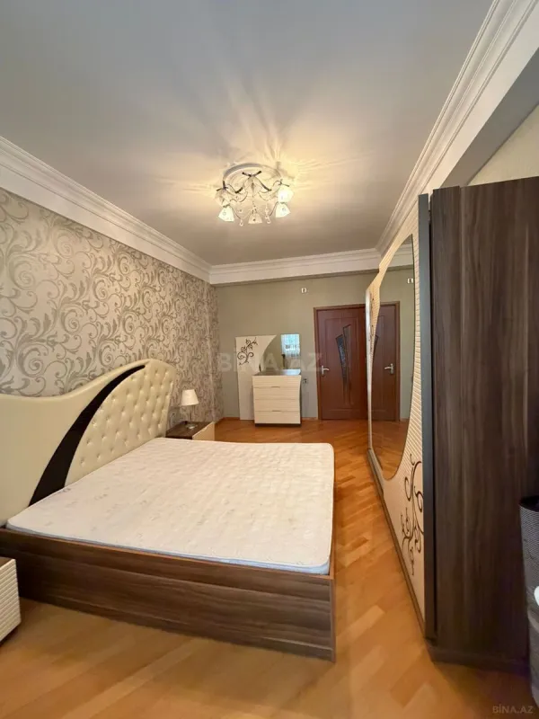 Kirayə verilir 2 otaqlı mənzil 106 m²