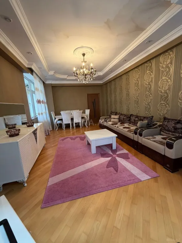 Kirayə verilir 2 otaqlı mənzil 106 m²