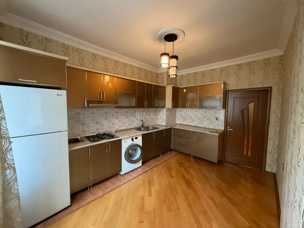 Kirayə verilir 2 otaqlı mənzil 106 m²