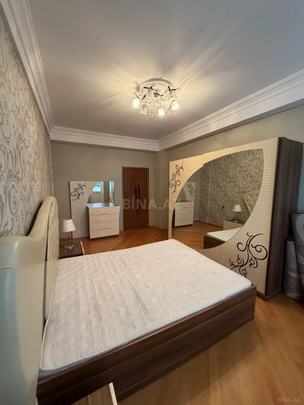Kirayə verilir 2 otaqlı mənzil 106 m²