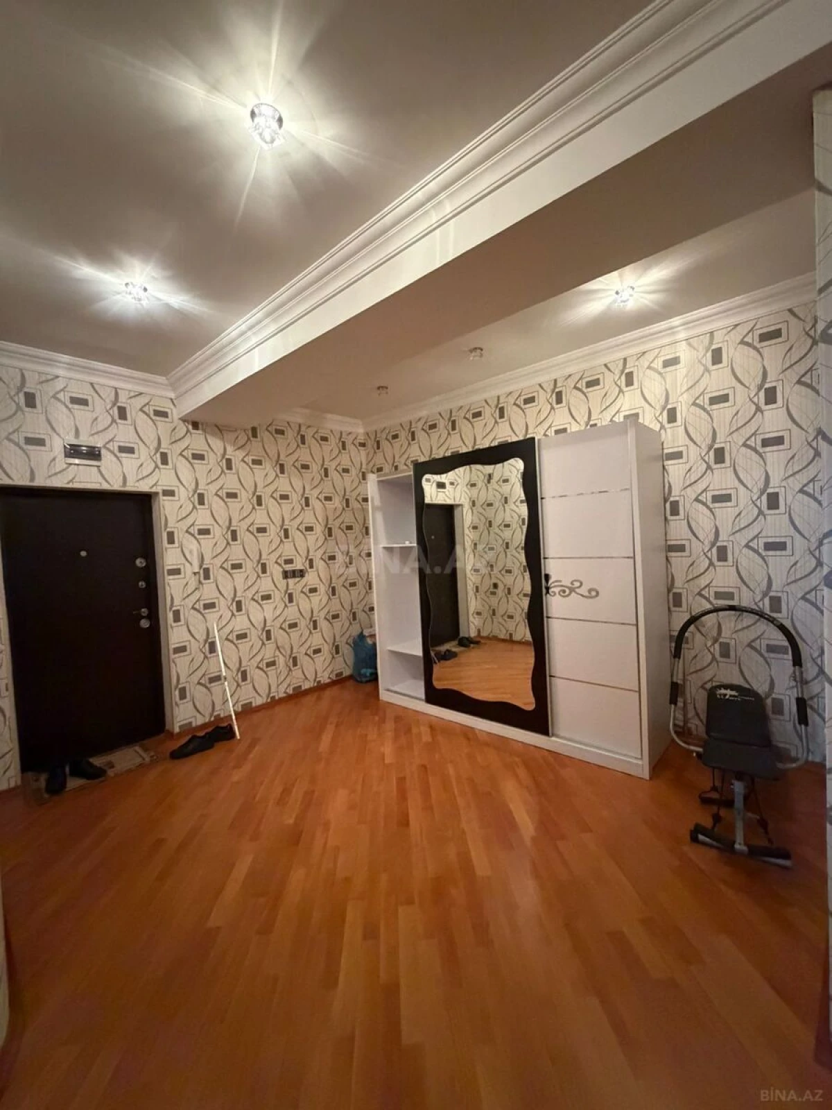 Kirayə verilir 2 otaqlı mənzil 106 m²