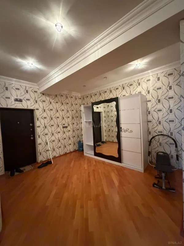 Kirayə verilir 2 otaqlı mənzil 106 m²