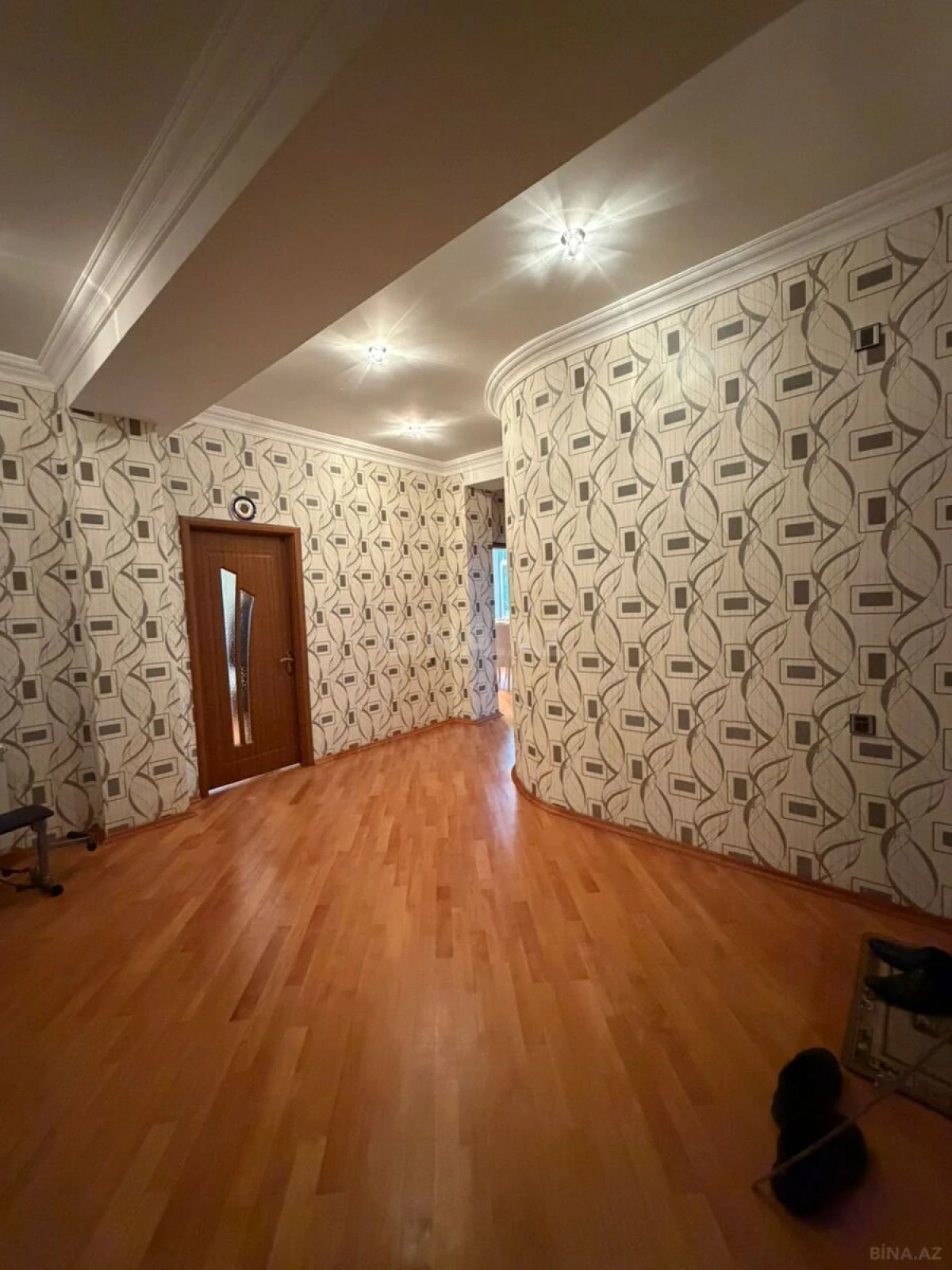 Kirayə verilir 2 otaqlı mənzil 106 m²