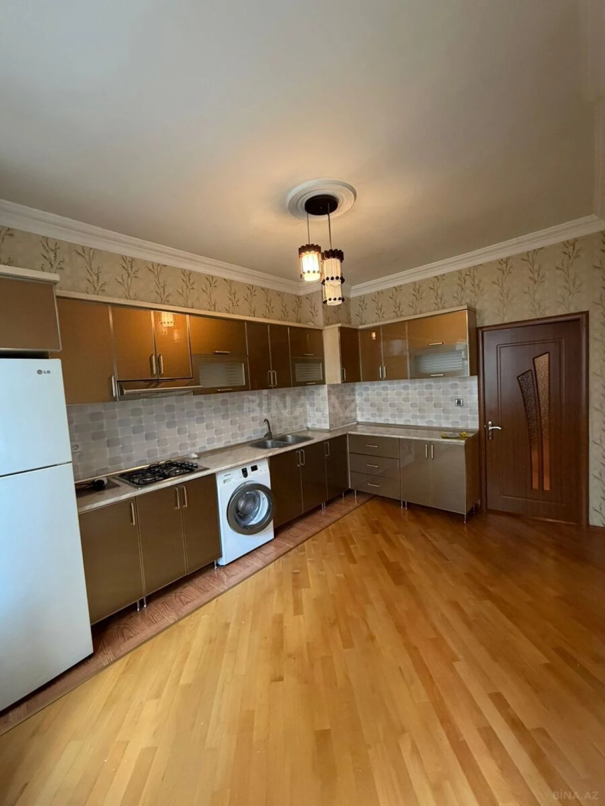 Kirayə verilir 2 otaqlı mənzil 106 m²