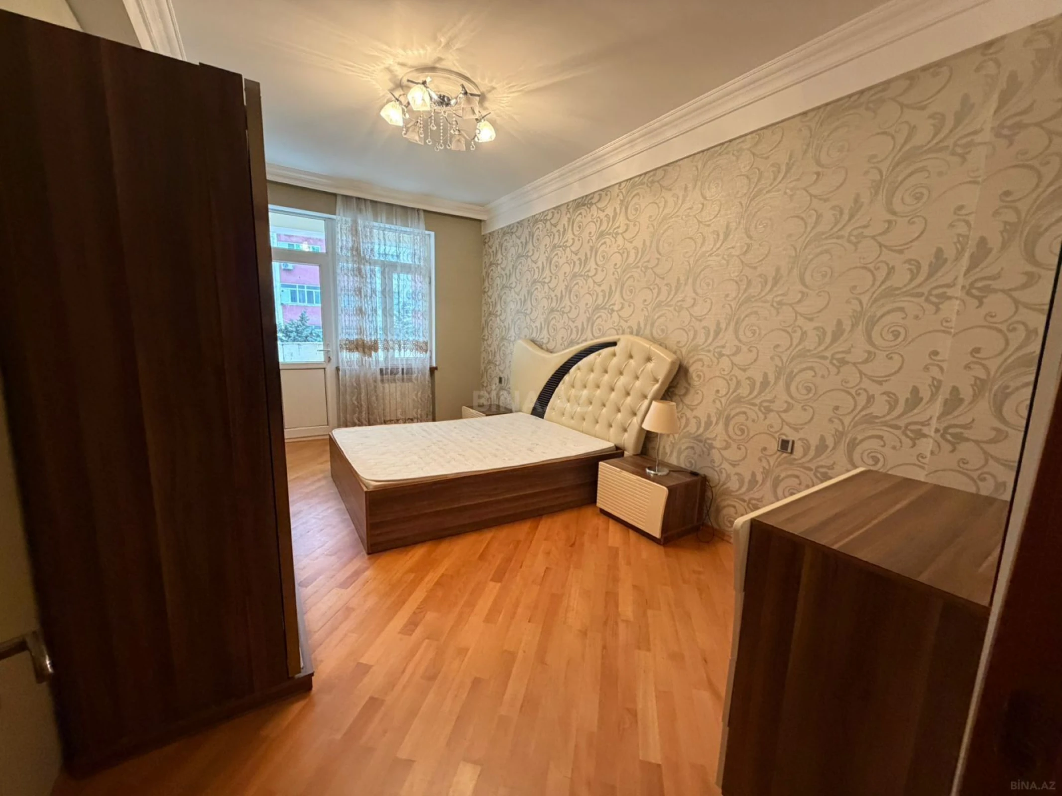 Kirayə verilir 2 otaqlı mənzil 106 m²