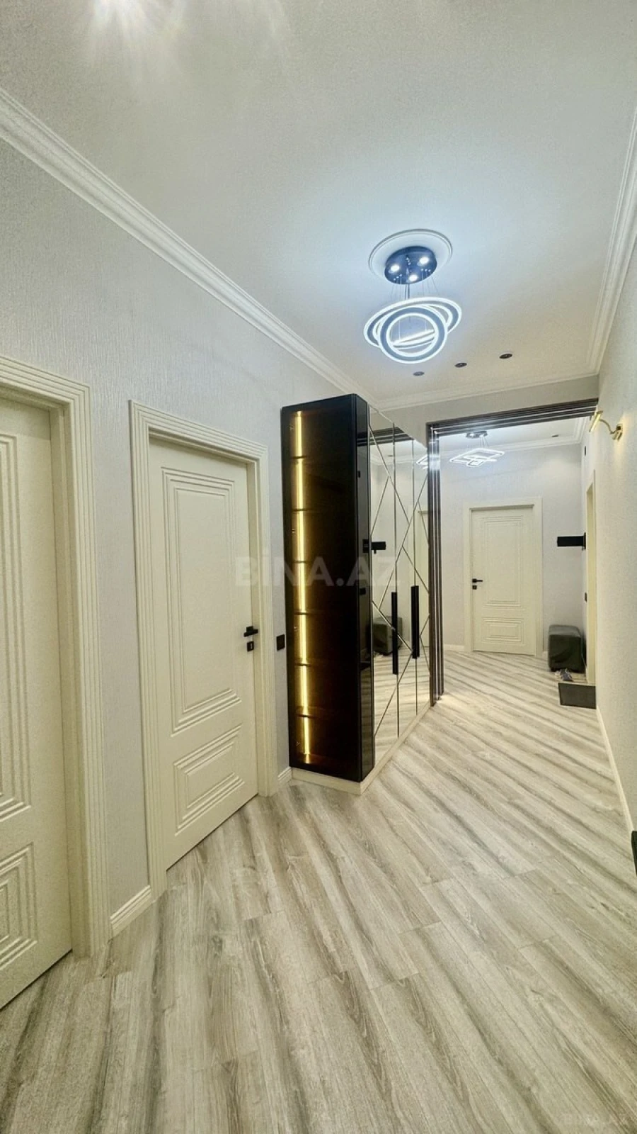 Satılır 3 otaqlı mənzil 106 m²