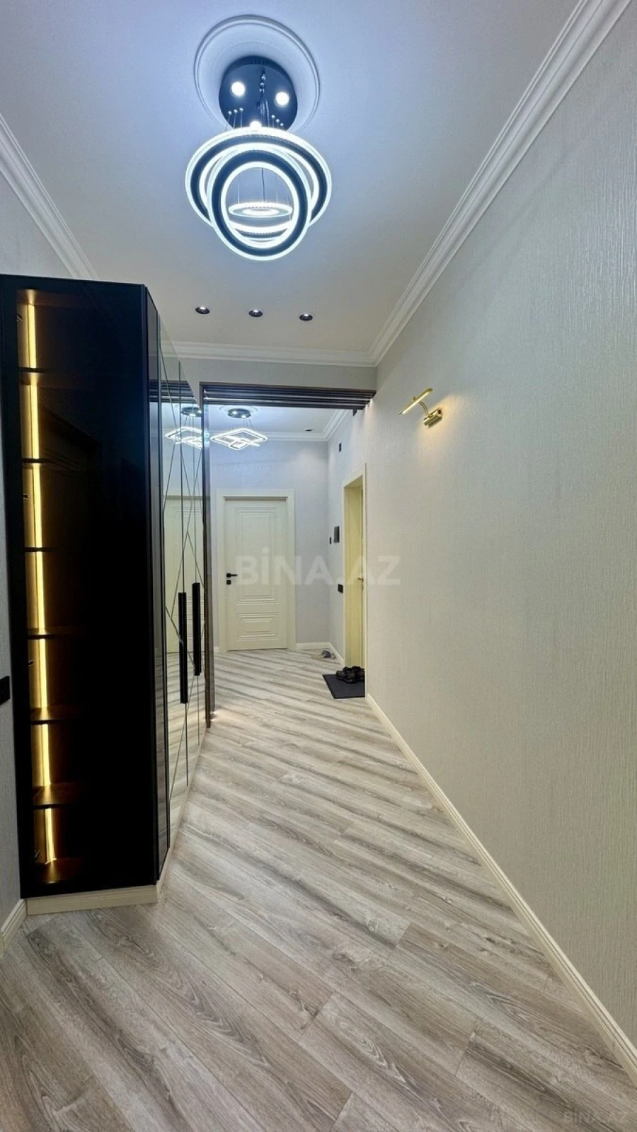 Satılır 3 otaqlı mənzil 106 m²
