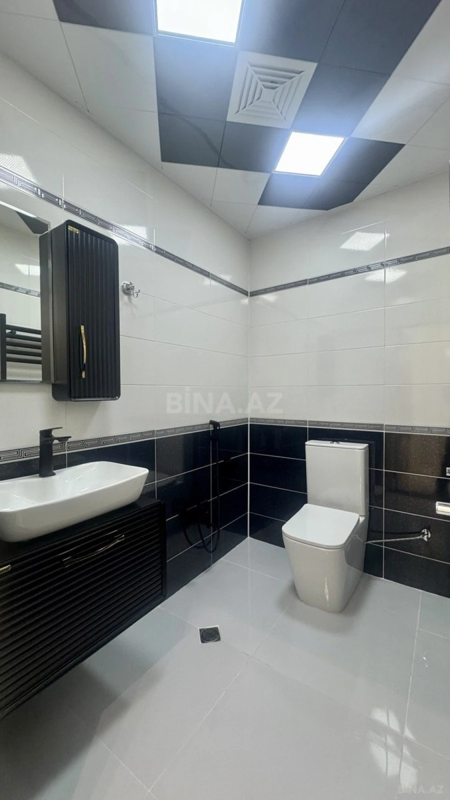 Satılır 3 otaqlı mənzil 106 m²