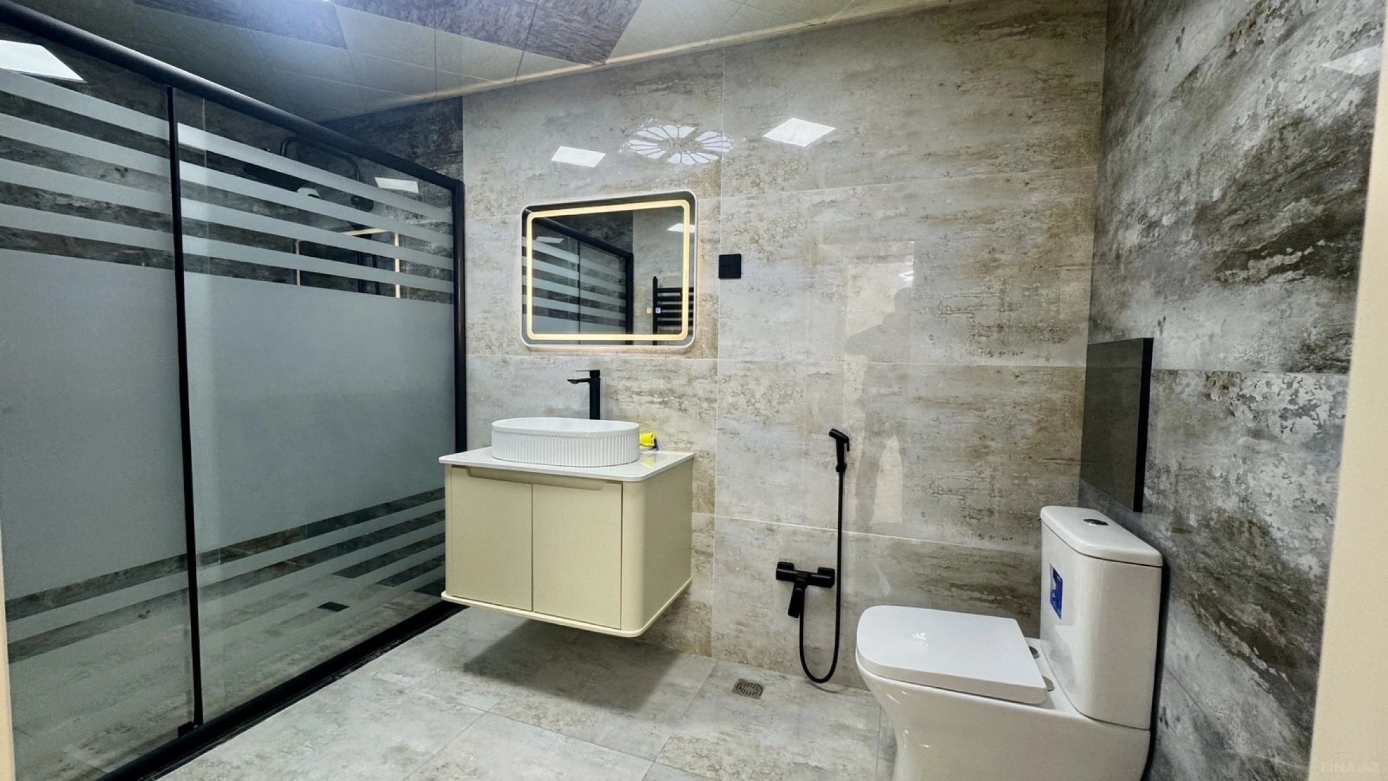 Satılır 3 otaqlı mənzil 106 m²