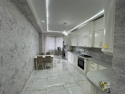 Kirayə verilir 2 otaqlı mənzil 117 m²