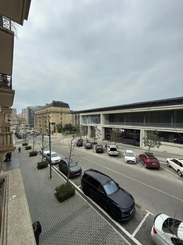 Satılır 3 otaqlı mənzil 92 m²