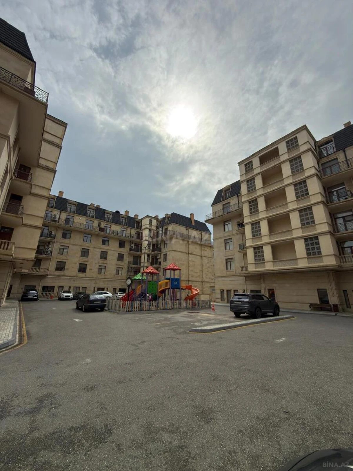 Satılır 3 otaqlı mənzil 92 m²