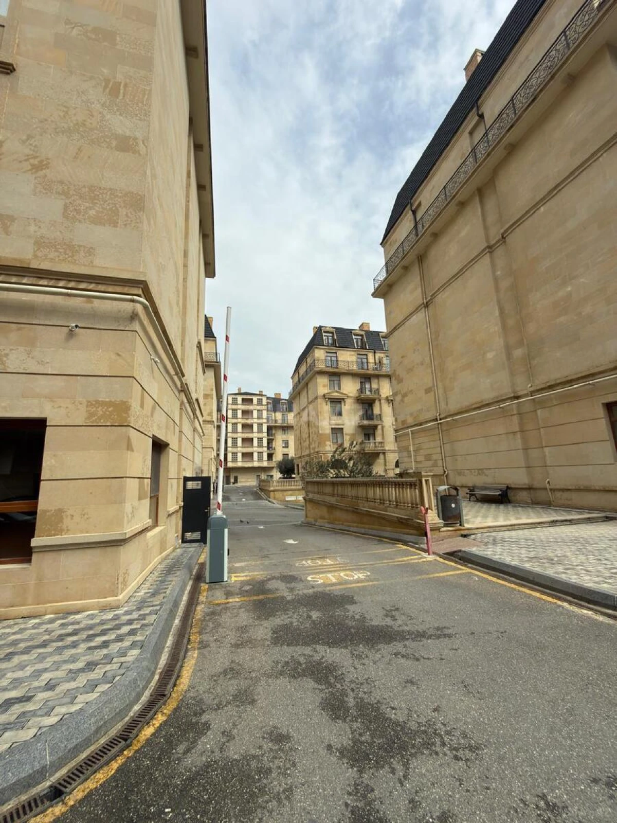 Satılır 3 otaqlı mənzil 92 m²