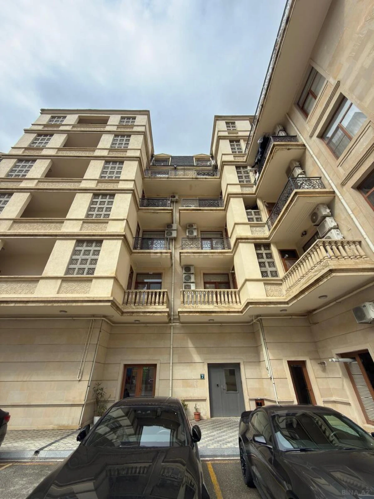 Satılır 3 otaqlı mənzil 92 m²