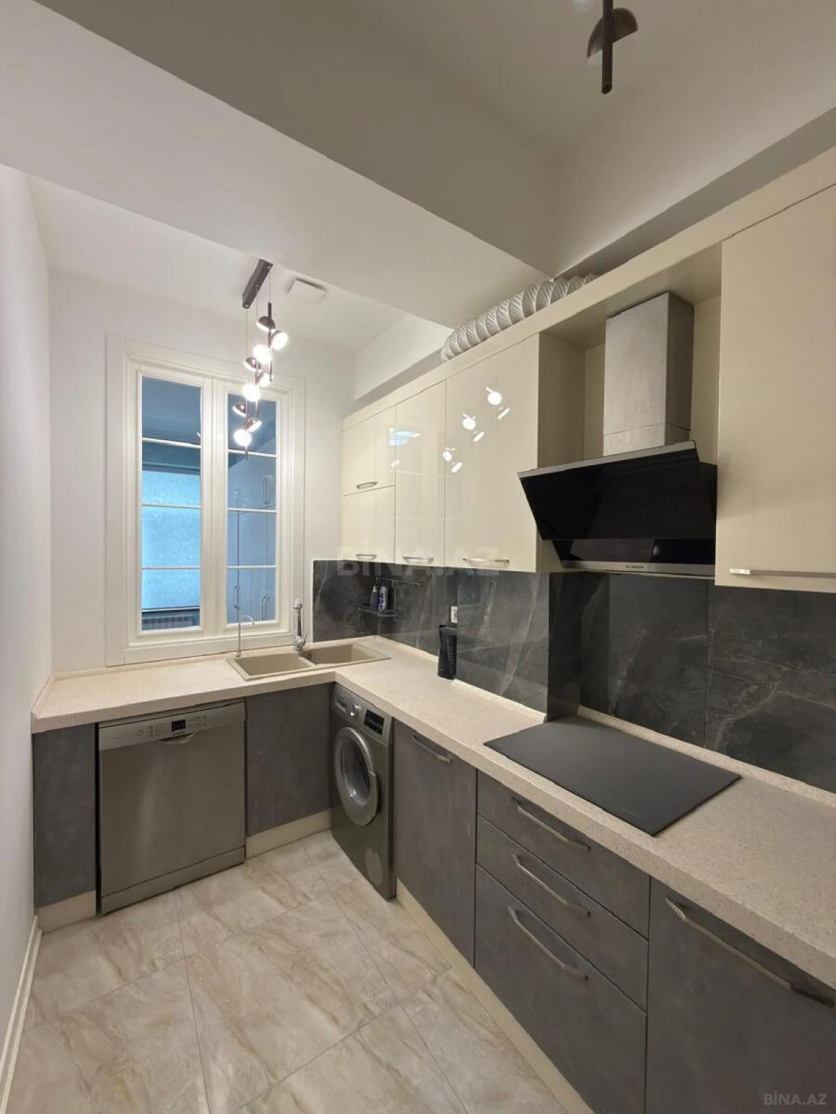 Satılır 3 otaqlı mənzil 92 m²