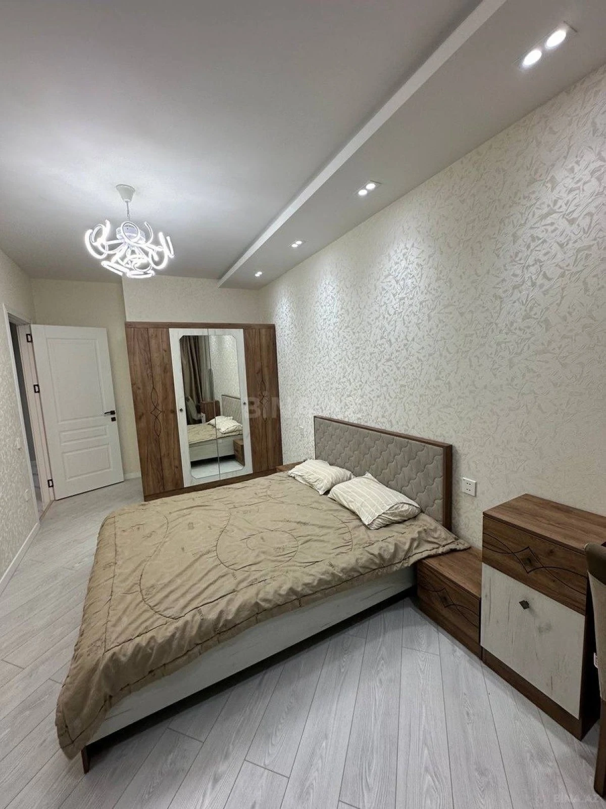 Kirayə verilir 2 otaqlı mənzil 60 m²