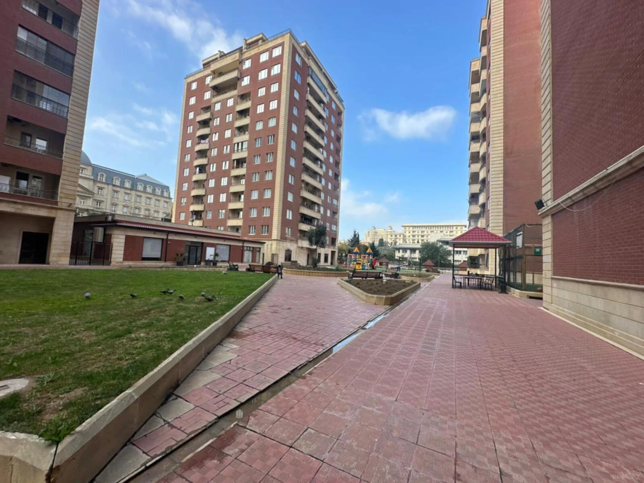 Satılır 3 otaqlı mənzil 95 m²