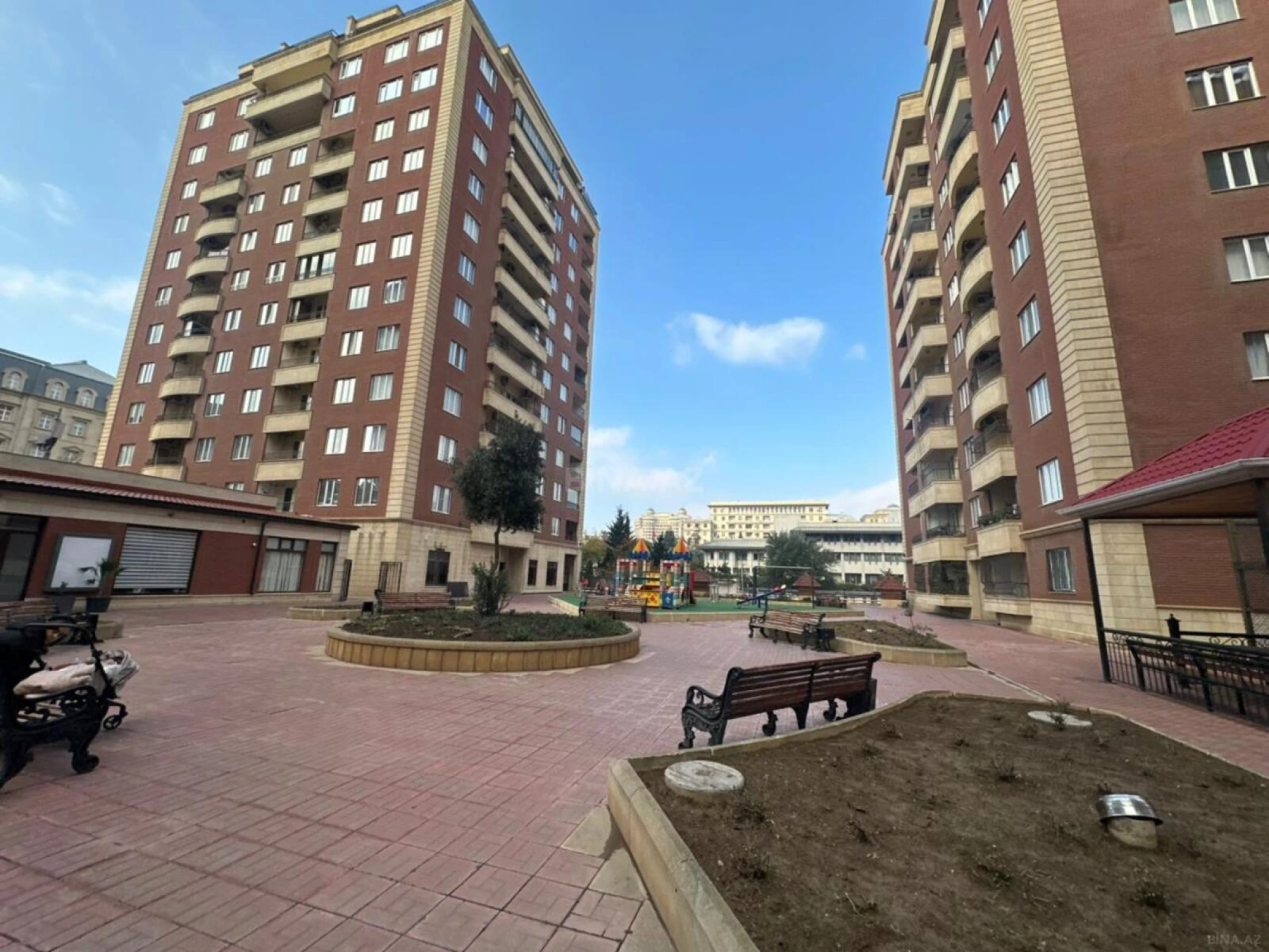 Satılır 3 otaqlı mənzil 95 m²