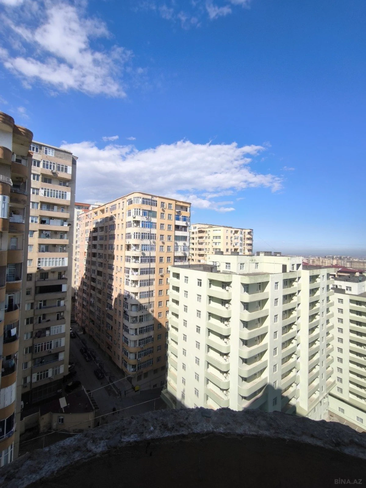 Satılır 3 otaqlı mənzil 138 m²