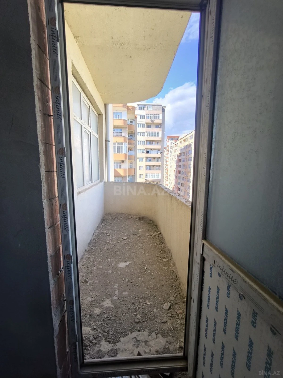 Satılır 3 otaqlı mənzil 138 m²