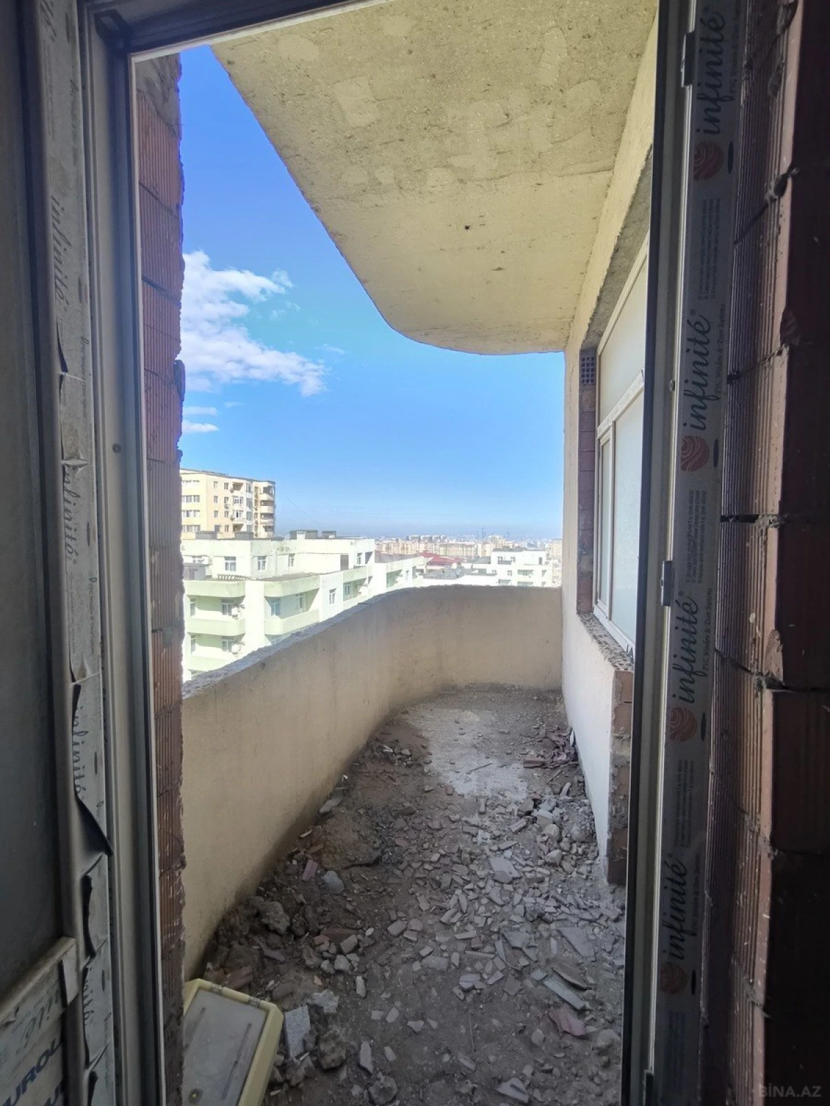 Satılır 3 otaqlı mənzil 138 m²