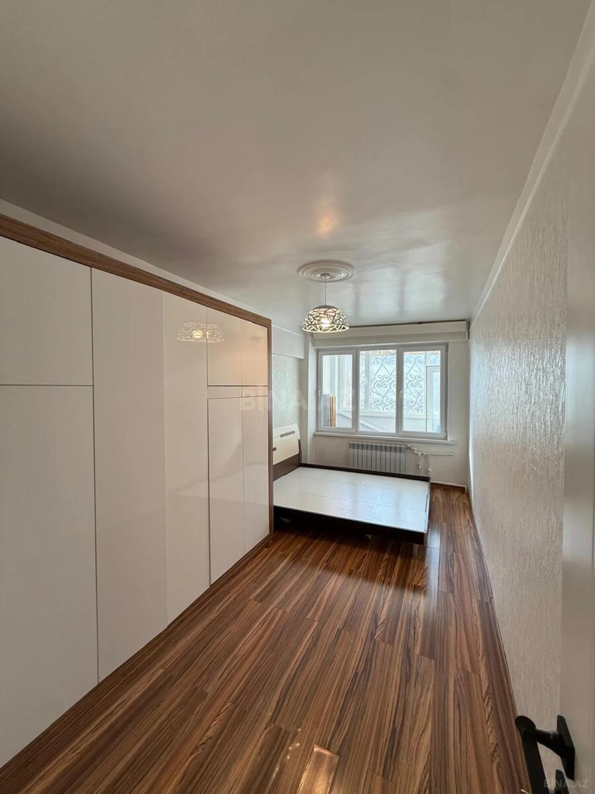 Satılır 2 otaqlı mənzil 75 m²