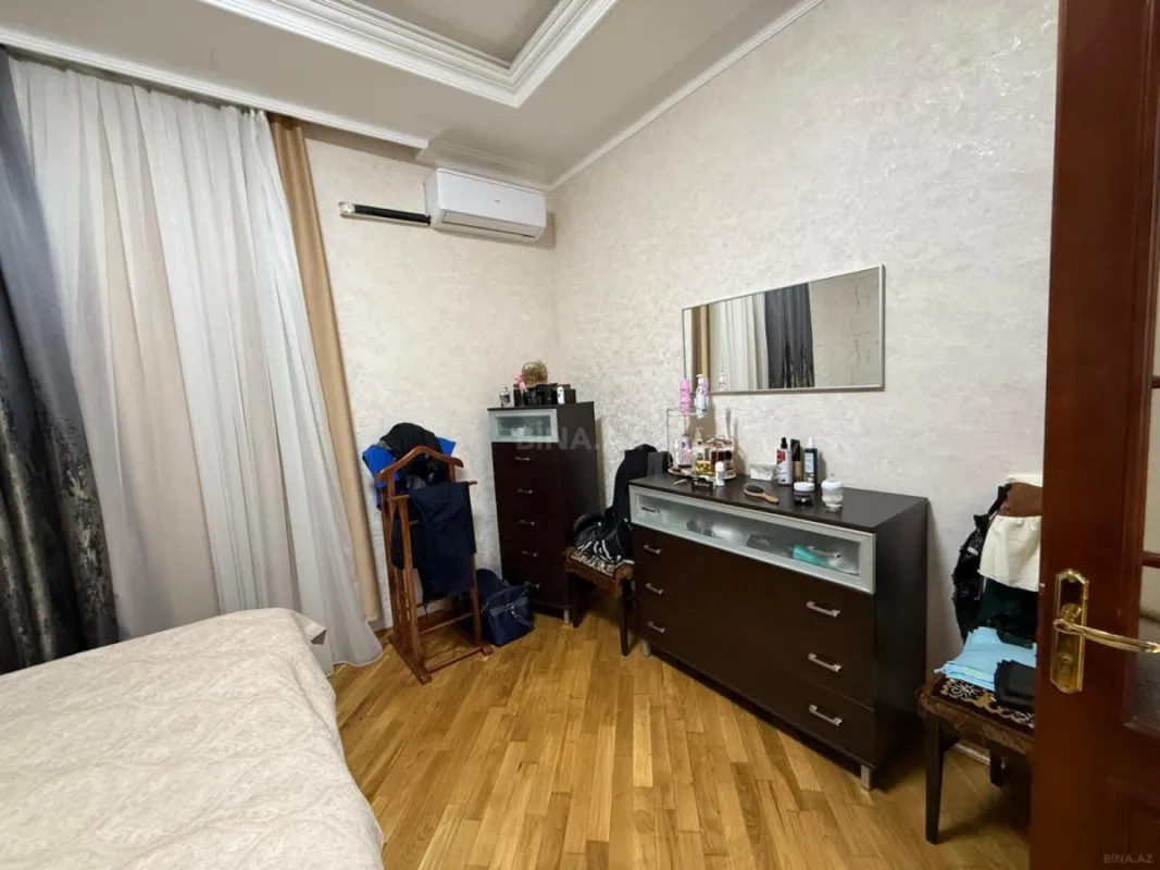 Satılır 3 otaqlı mənzil 127.7 m²