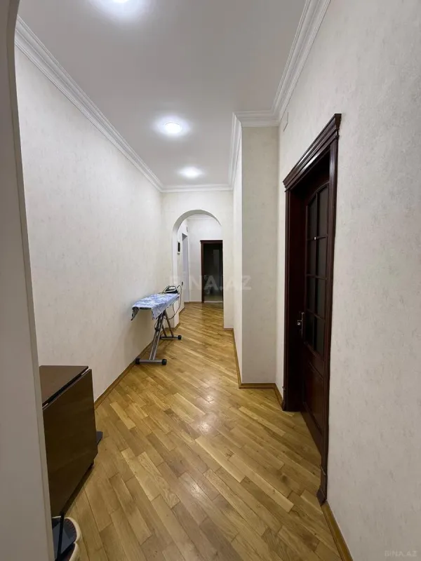Satılır 3 otaqlı mənzil 127.7 m²