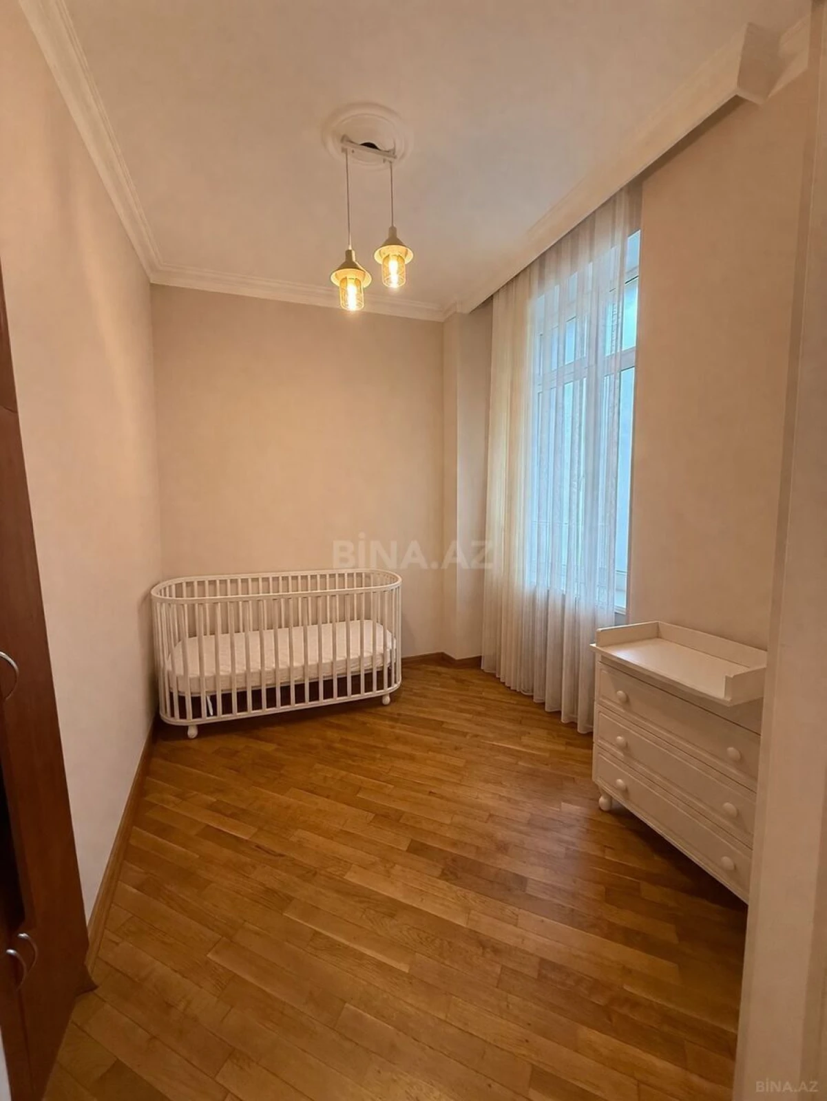 Satılır 3 otaqlı mənzil 127.7 m²