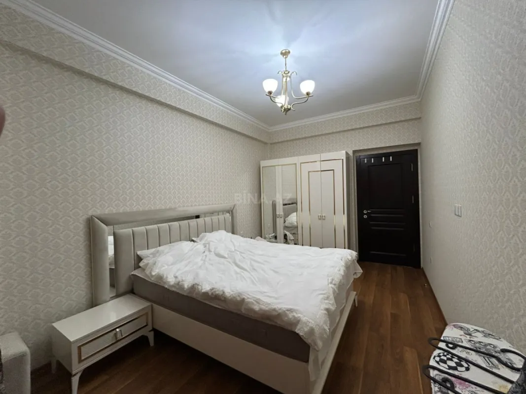 Satılır 2 otaqlı mənzil 79 m²