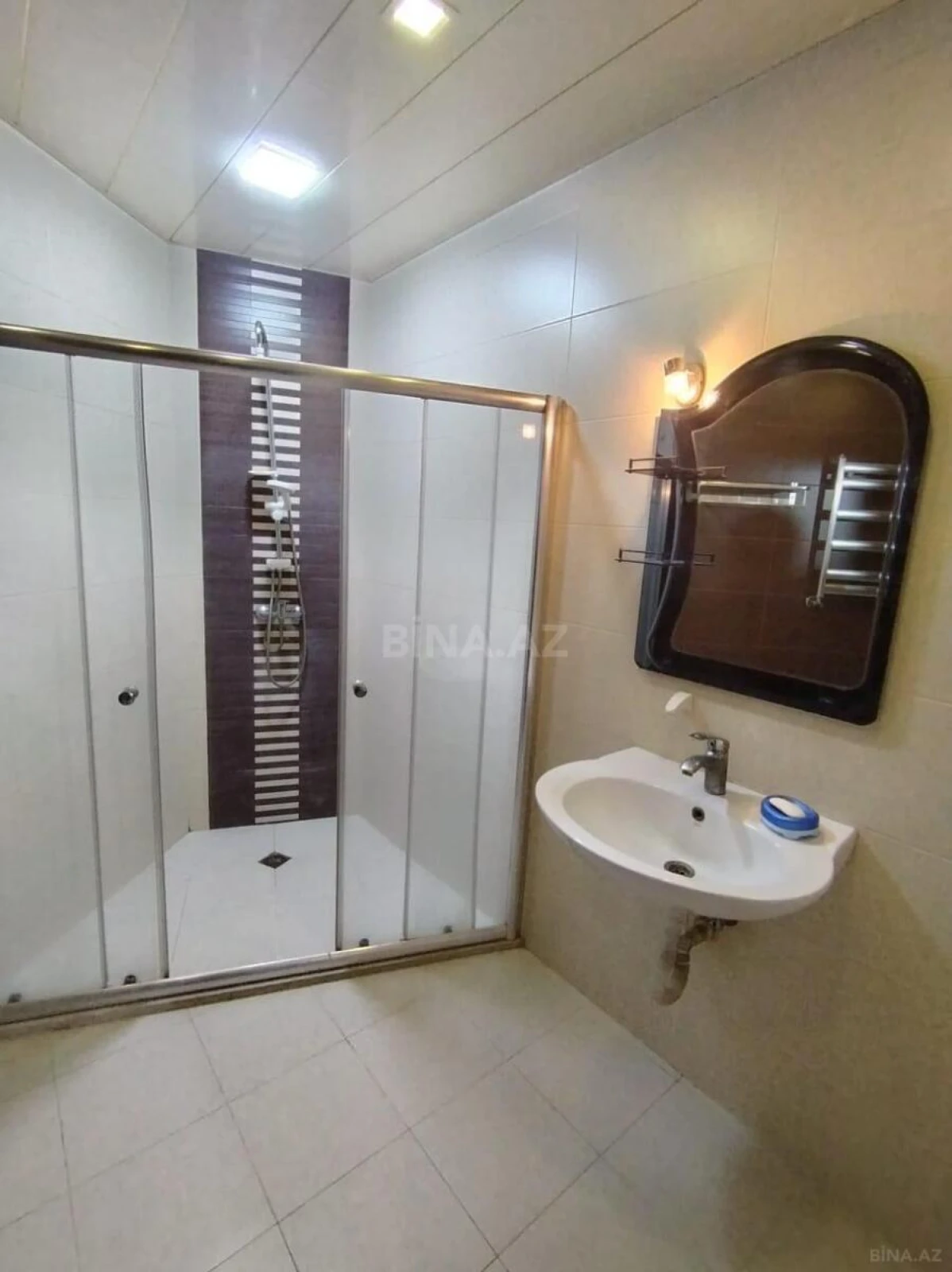 Kirayə verilir 3 otaqlı mənzil 190 m²