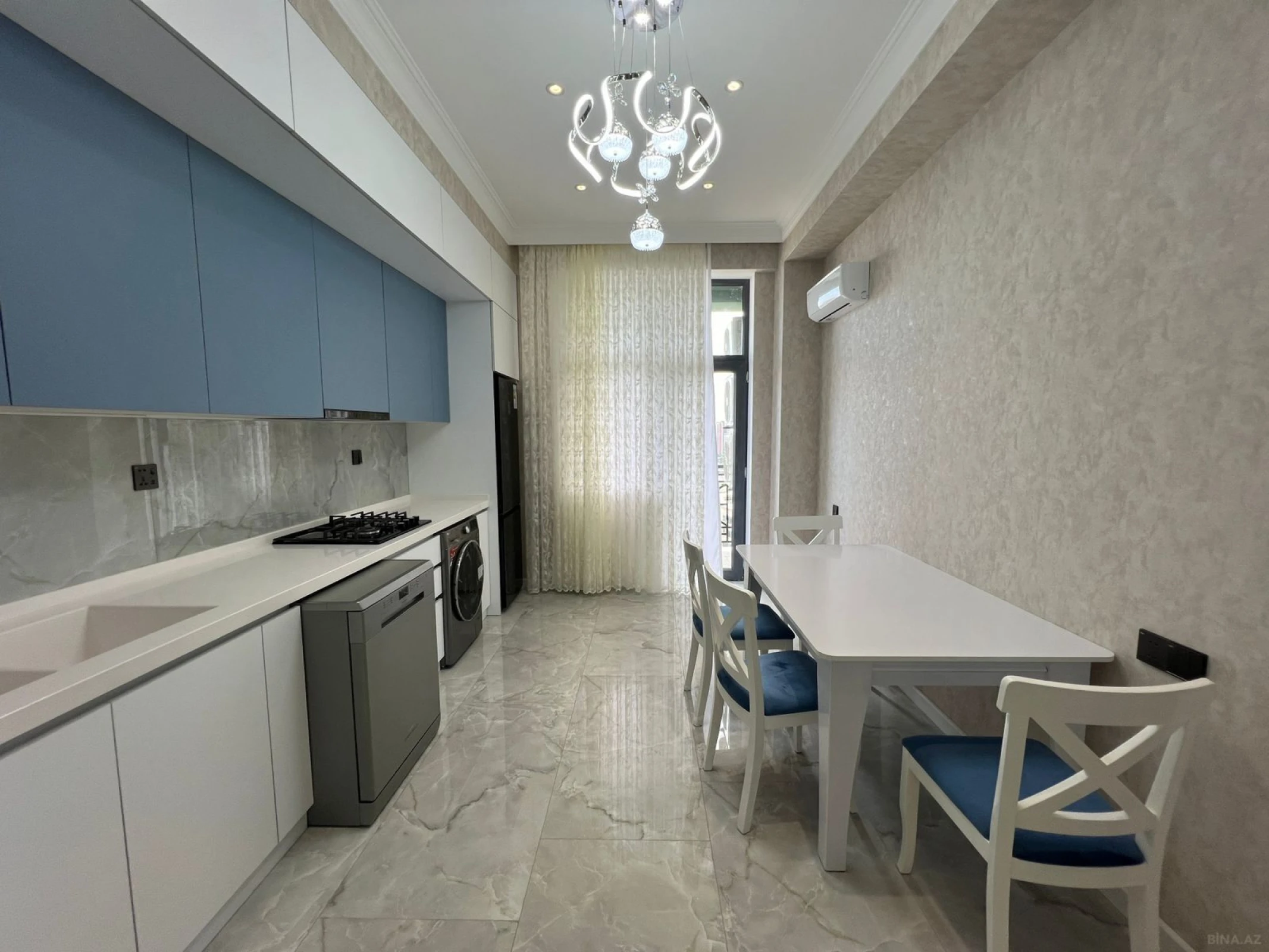 Kirayə verilir 3 otaqlı mənzil 115 m²