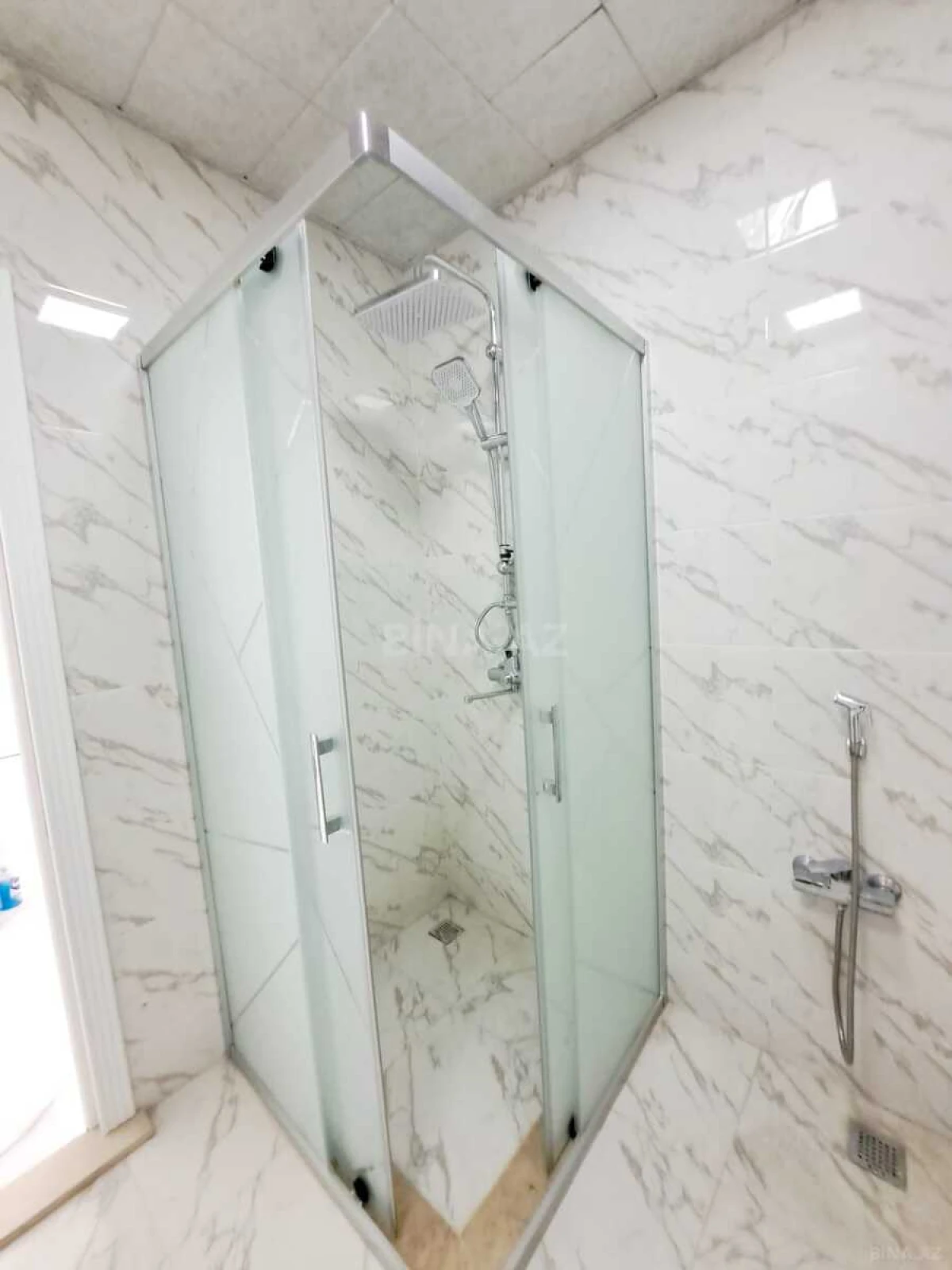 Kirayə verilir 3 otaqlı mənzil 102 m²