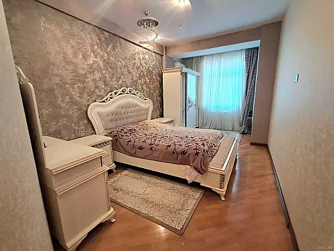 Kirayə verilir 3 otaqlı mənzil 135 m²