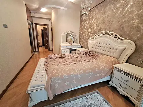 Kirayə verilir 3 otaqlı mənzil 135 m²