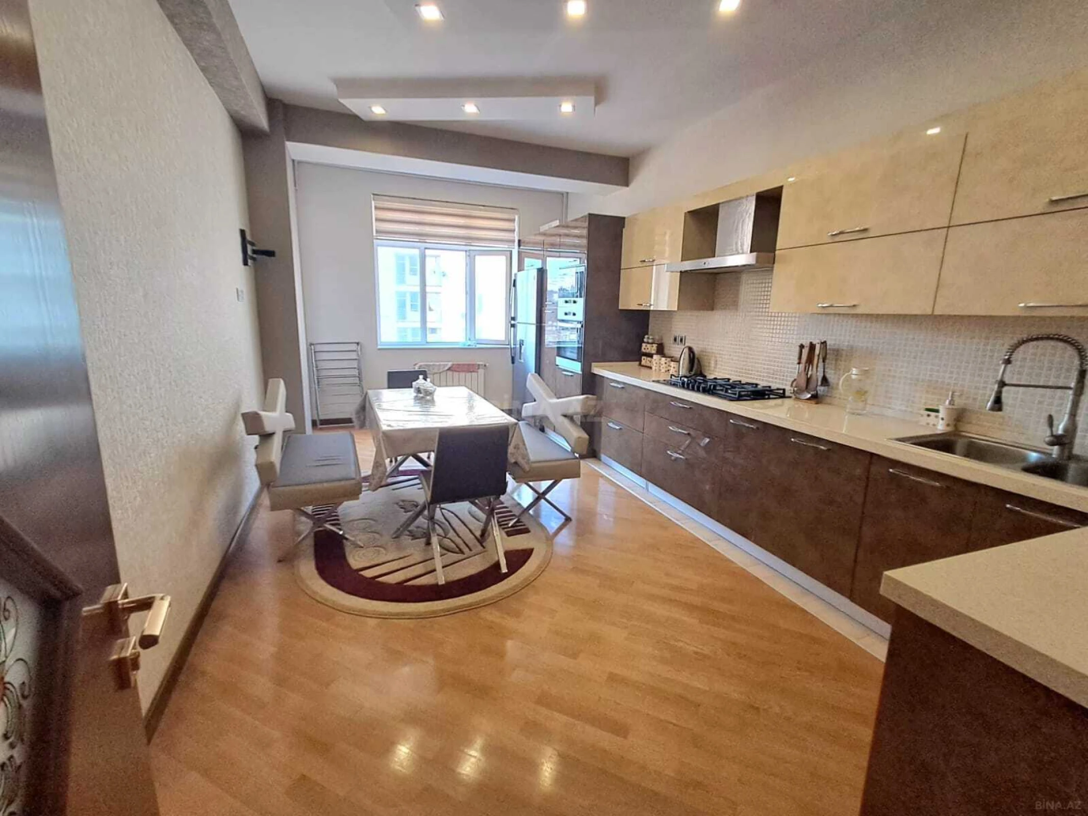 Kirayə verilir 3 otaqlı mənzil 135 m²