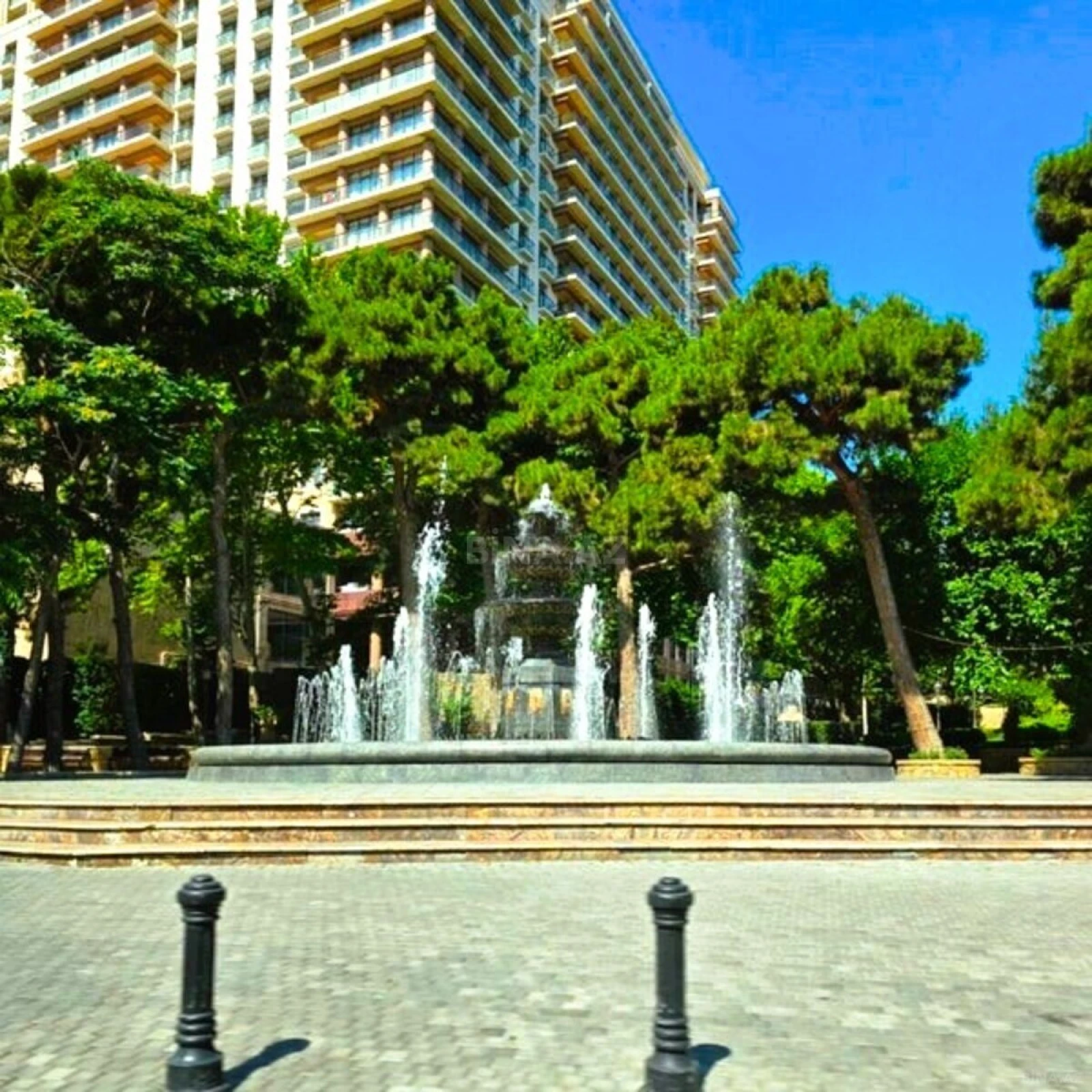 Satılır 4 otaqlı mənzil 180 m²