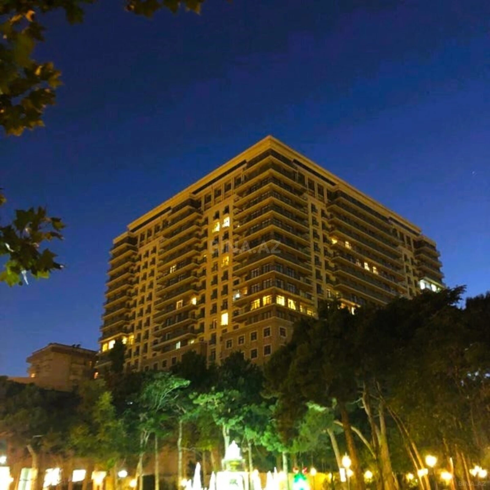 Satılır 4 otaqlı mənzil 180 m²