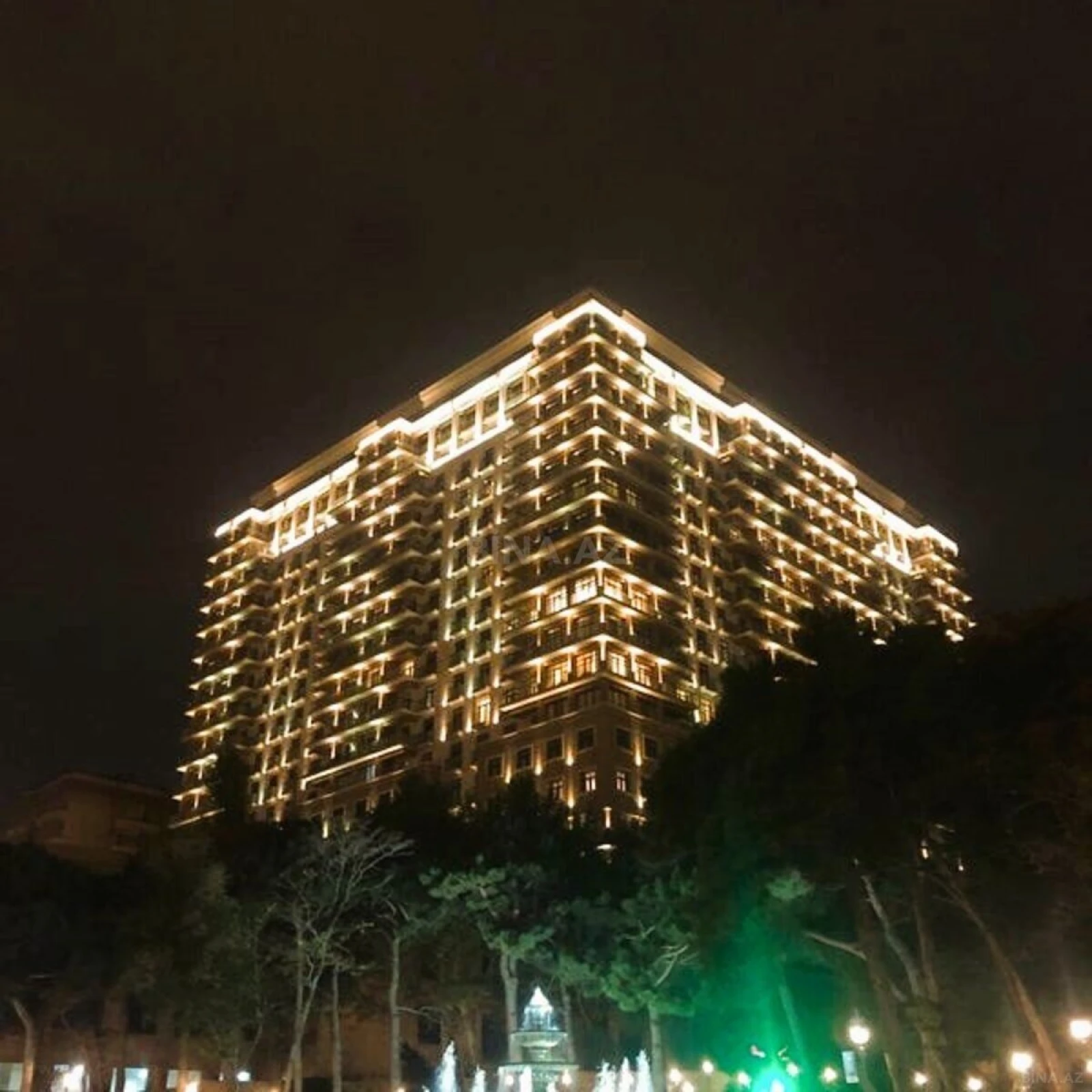 Satılır 4 otaqlı mənzil 180 m²