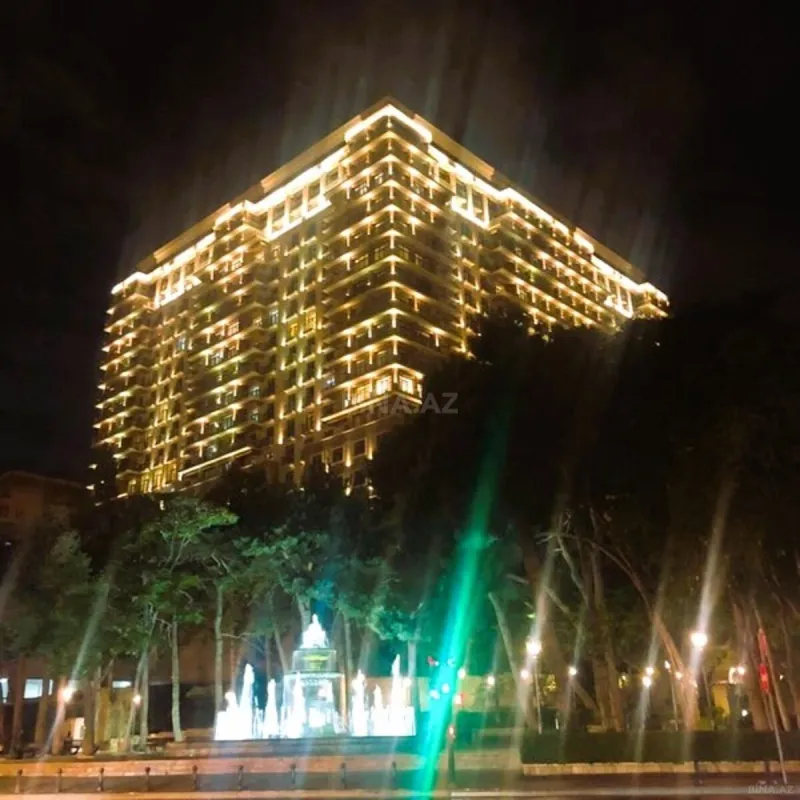 Satılır 4 otaqlı mənzil 180 m²