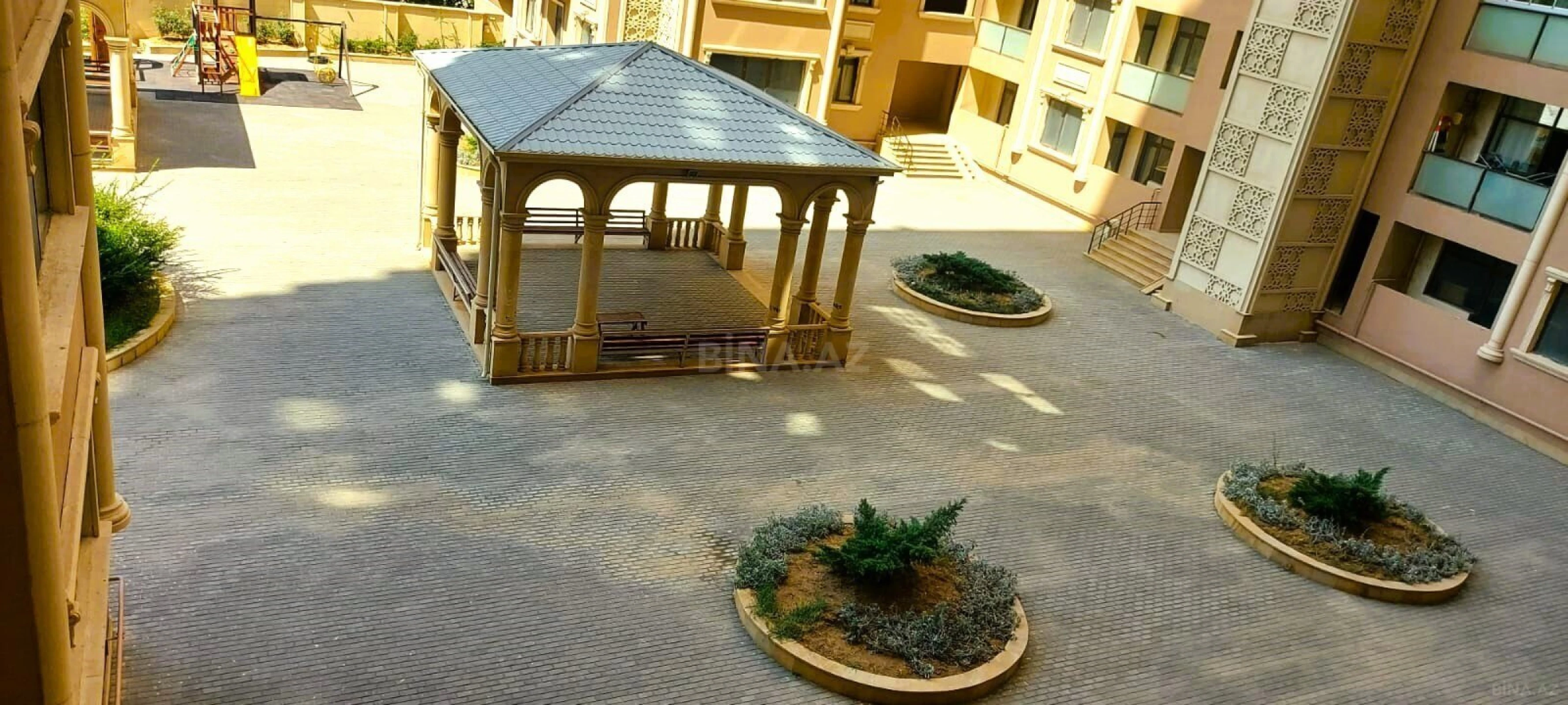 Satılır 4 otaqlı mənzil 180 m²