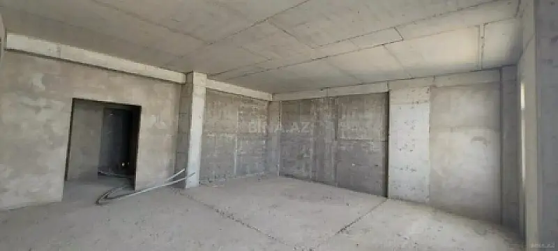 Satılır 4 otaqlı mənzil 180 m²