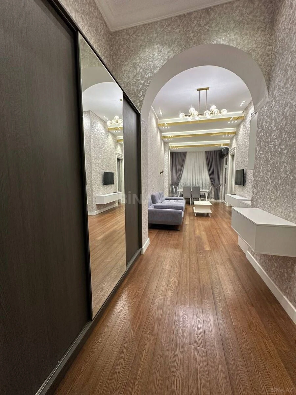 Kirayə verilir 2 otaqlı mənzil 70 m²