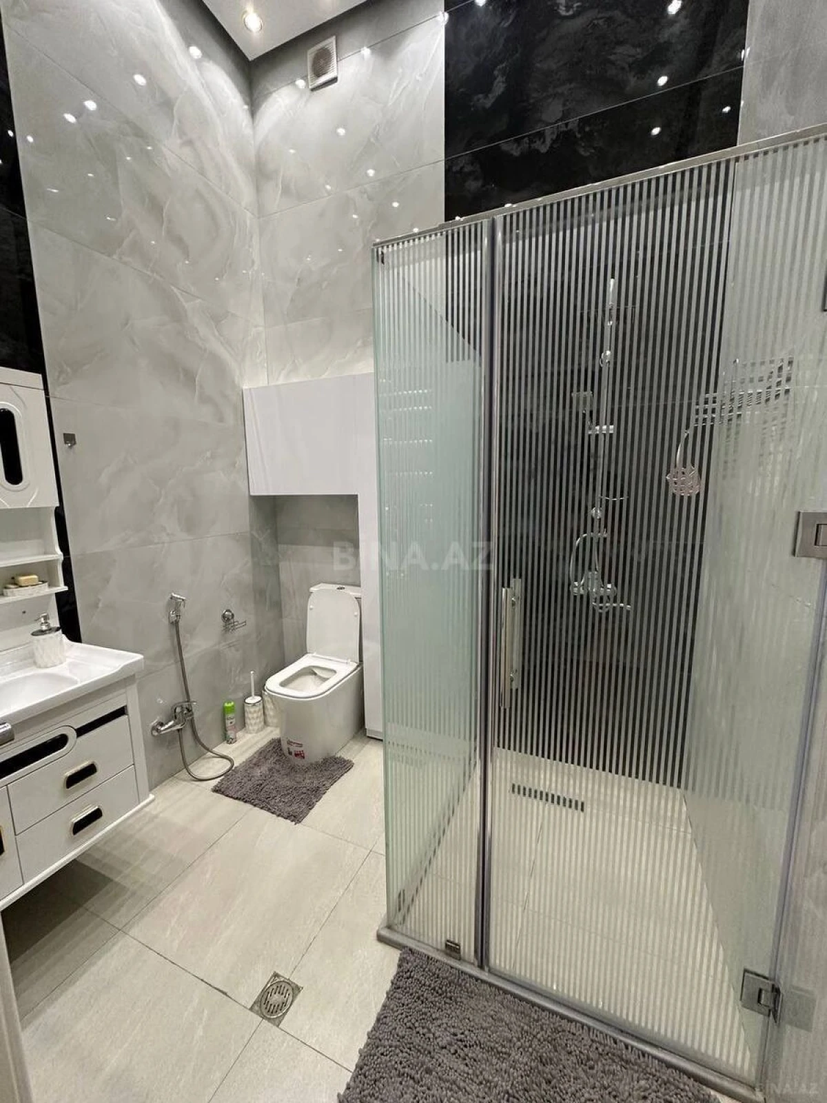 Kirayə verilir 2 otaqlı mənzil 70 m²